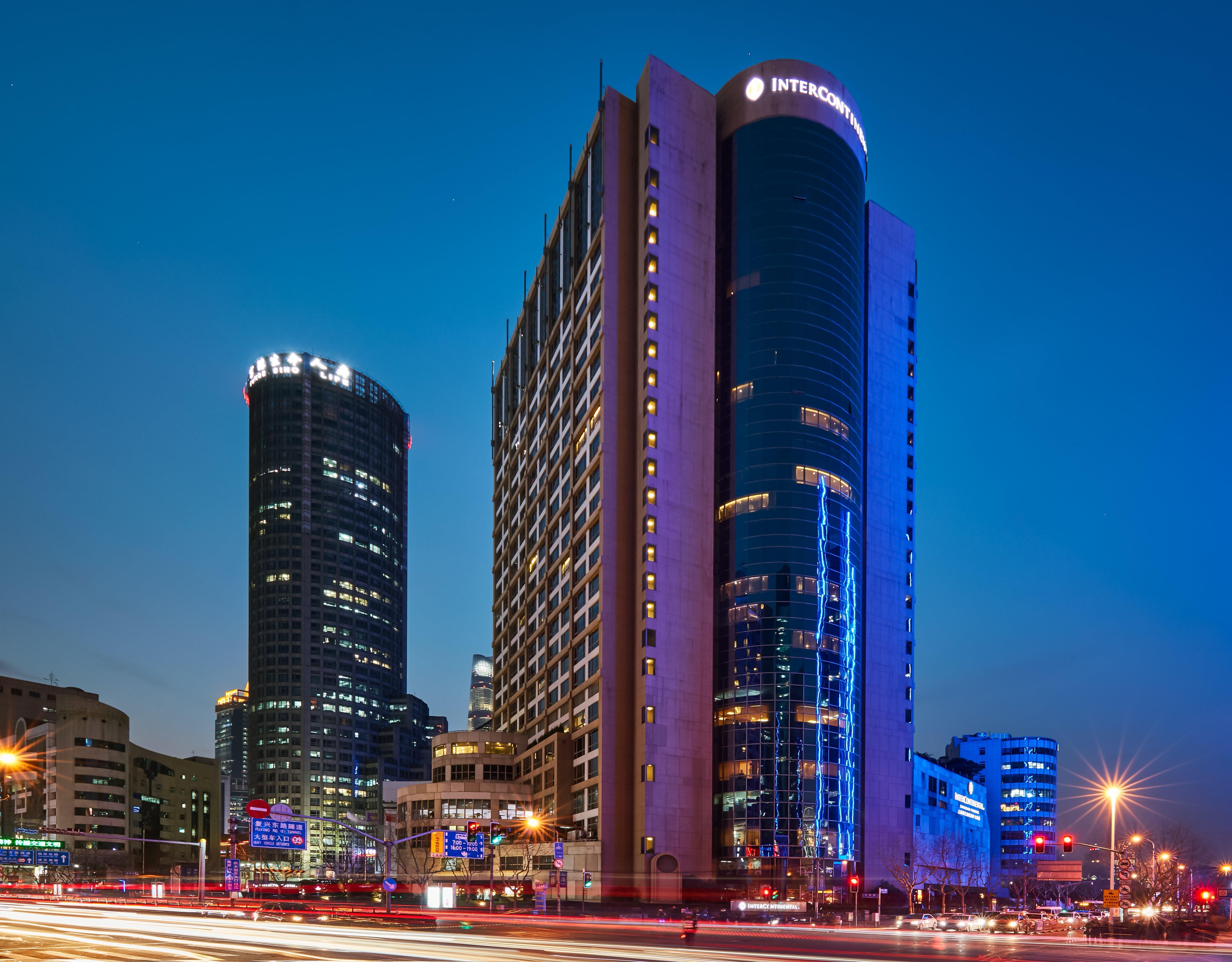 Intercontinental Shanghai Pudong By Ihg Екстериор снимка